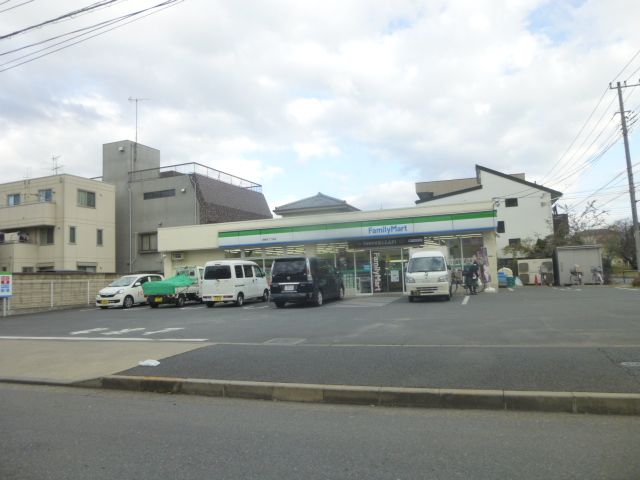 コンビニ　ファミリーマート西新井二丁目店（コンビニ）まで446m