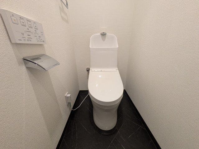 トイレ　LEVANTE SAKAE EAST