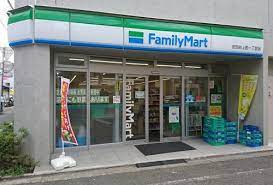 コンビニ　ファミリーマート世田谷上馬一丁目店（コンビニ）まで212m