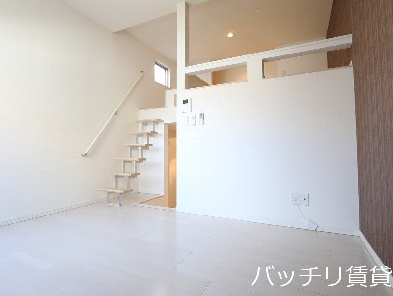 居室・リビング　同型タイプの為、現状を優先いたします。