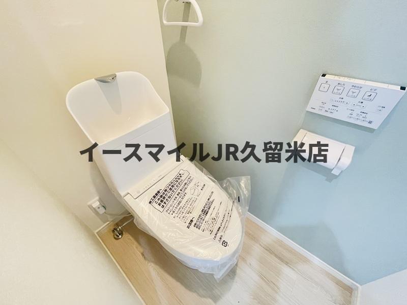 トイレ　落ち着いた色調のトイレです