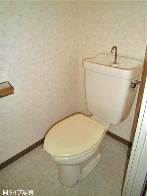 トイレ　※同タイプ別部屋の写真になります
