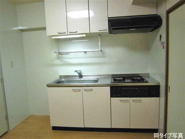 キッチン　※同タイプ別部屋の写真になります