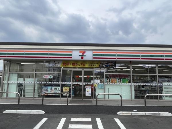 コンビニ　セブンイレブン（コンビニ）まで493m