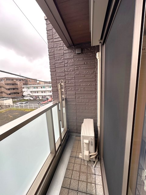 バルコニー　バルコニーは東向き！すがすがしい朝日がお部屋に入ってきます☆