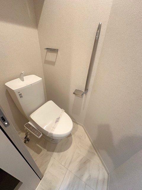 トイレ　トイレは温水洗浄便座付き！人気のバス・トイレ別です♪トイレが