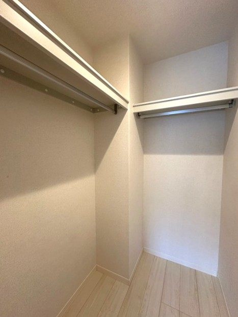 収納　洋室7.4帖のお部屋にあるウォークインクローゼットです♪たっ