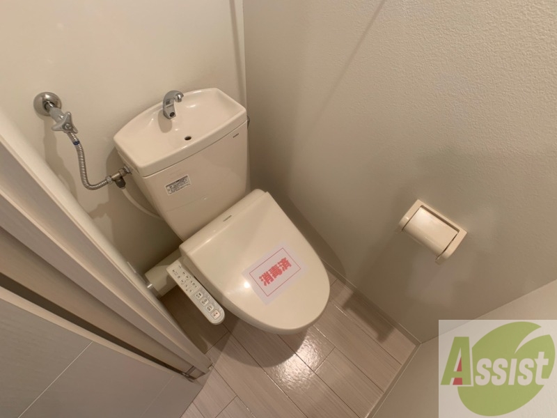 トイレ　こちらはトイレです。清潔感があり、安心して使用できます。