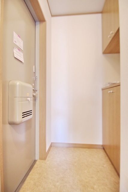 玄関　※別部屋参考写真