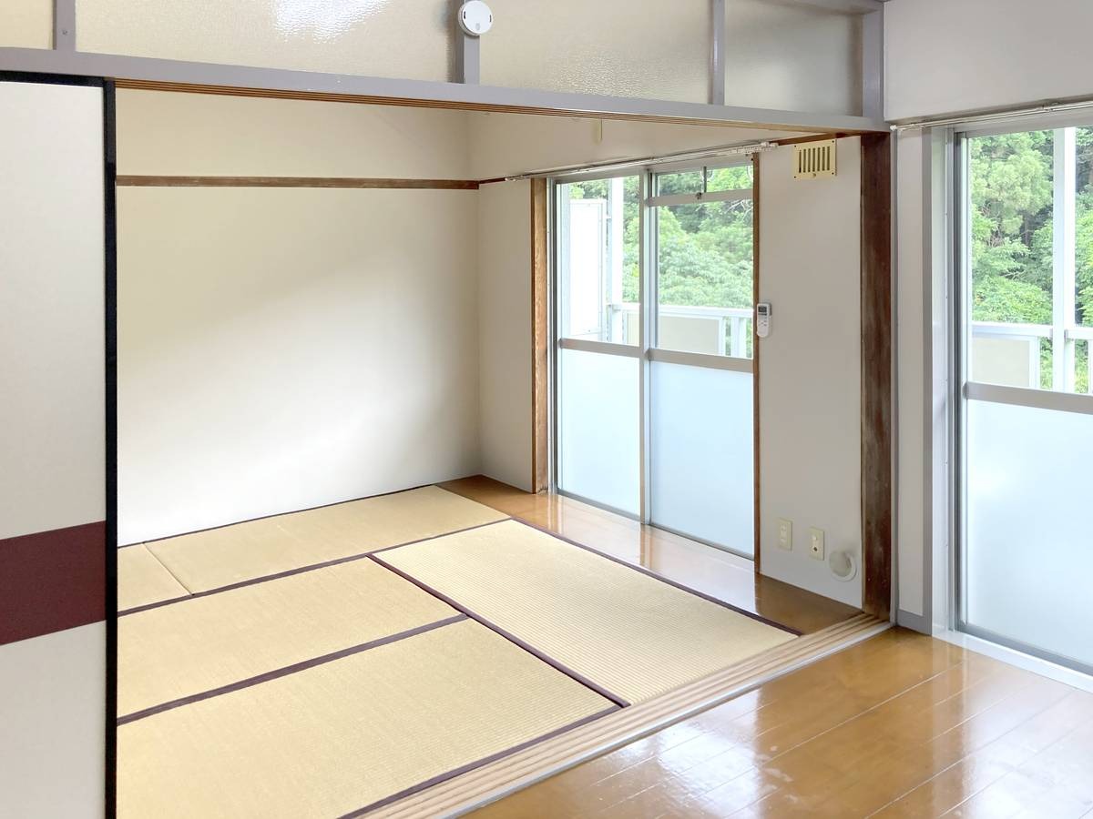 ＪＲ総武本線 飯倉駅 徒歩12分 5階建 築46年の居間写真