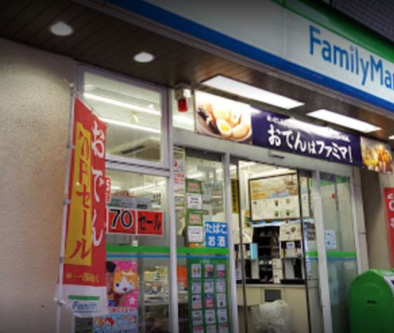 コンビニ　ファミリーマート 代々木二丁目北店（コンビニ）まで74m