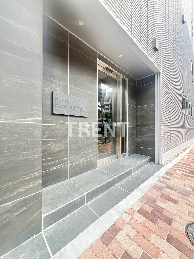 ルーツ中野坂上の玄関写真