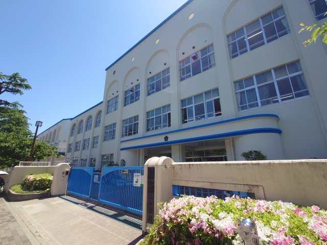 小学校　神戸市立本山第二小学校（小学校）まで566m