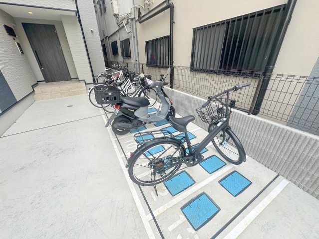 駐車場　敷地内には入居者専用の駐輪スペースもあります。