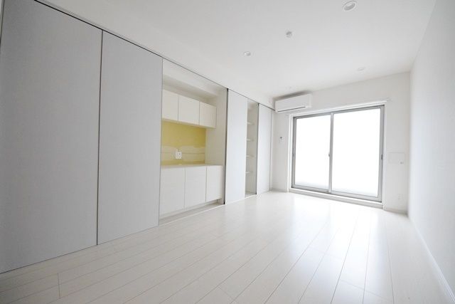 居室・リビング　白基調のキレイなお部屋