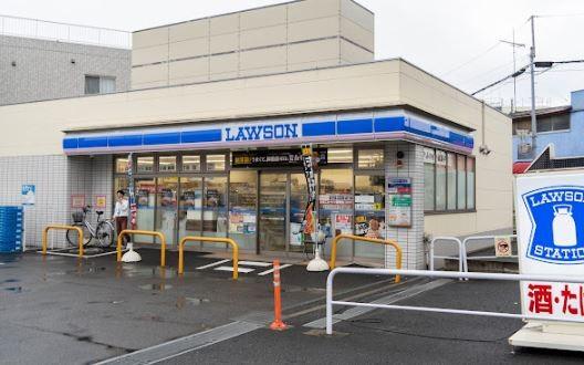 コンビニ　ローソン 大田大森東四丁目店（コンビニ）まで136m