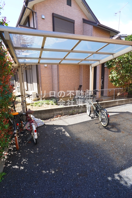 その他共有部分　雨の日でも安心して止められる屋根付の駐輪場です☆