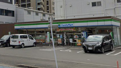 コンビニ　ファミリーマート 博多南五丁目店（コンビニ）まで261m