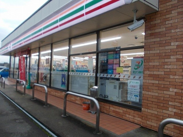 コンビニ　セブンイレブン 射水八塚店（コンビニ）まで571m