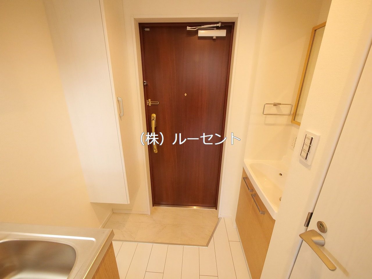 ＪＲ山手線 巣鴨駅 徒歩13分 4階建 築2年の玄関写真