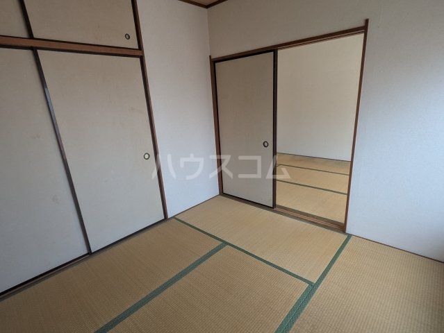 ＪＲ相模線 入谷駅 徒歩11分 2階建 築38年の居間写真