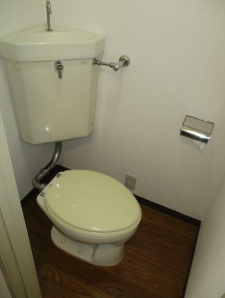 京急本線 立会川駅 徒歩5分 4階建 築43年のトイレ写真