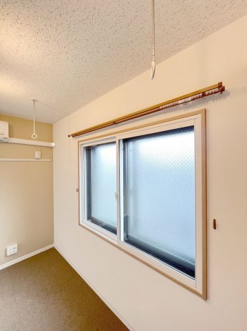 その他設備　窓は3重サッシです