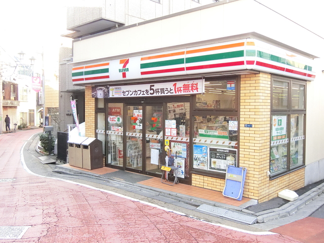 コンビニ　セブンイレブン北区滝野川2丁目店（コンビニ）まで187m