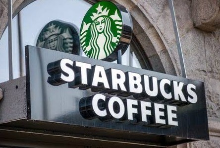 飲食店　STARBUCKS　COFFEE（飲食店）まで409m