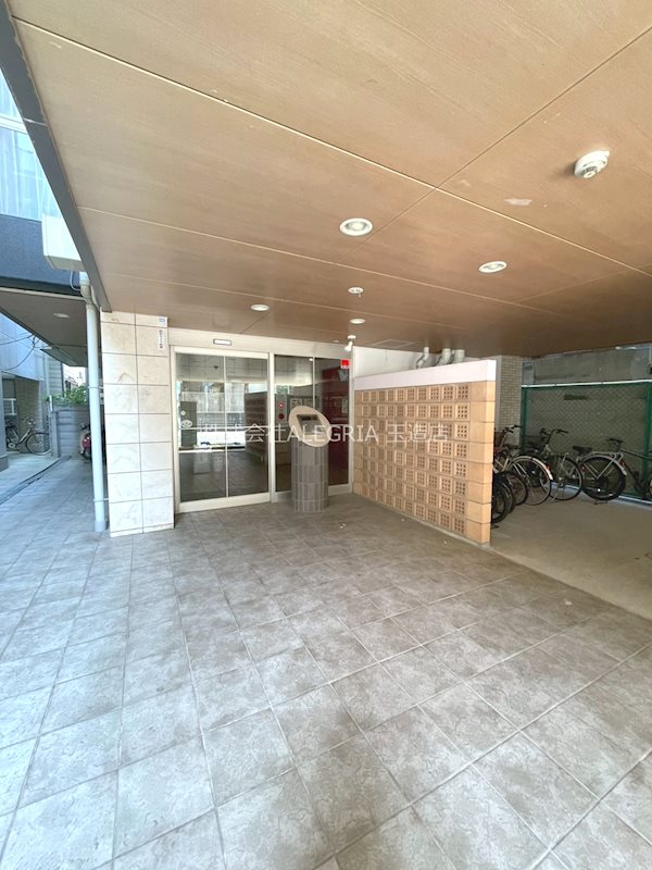 地下鉄中央線 森ノ宮駅 徒歩5分 8階建 築21年の外観写真