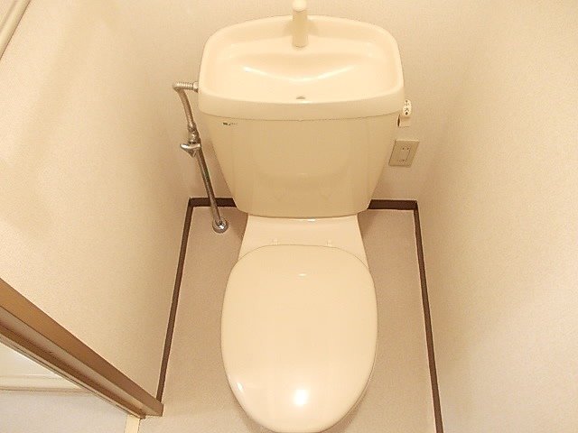 トイレ　清潔感のあるトイレです