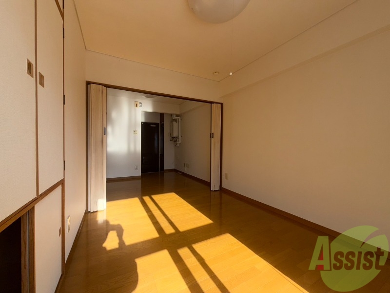 その他部屋・スペース　こちらのお部屋は光が差し込む、温かみのあるお部屋です。
