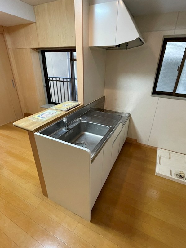 ＪＲ山手線 日暮里駅 徒歩5分 9階建 築42年のキッチン写真