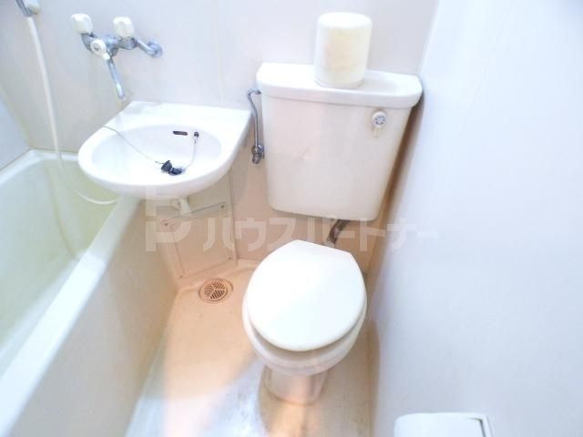 ＪＲ総武線 下総中山駅 徒歩17分 5階建 築32年のトイレ写真