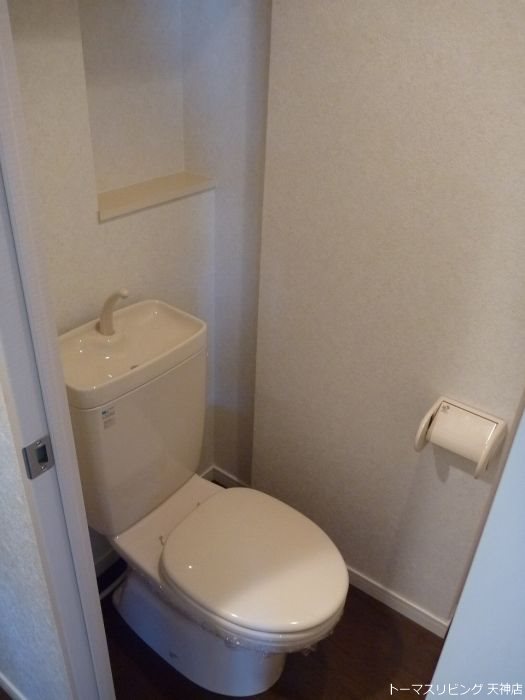 地下鉄七隈線 薬院大通駅 徒歩4分 14階建 築25年のトイレ写真
