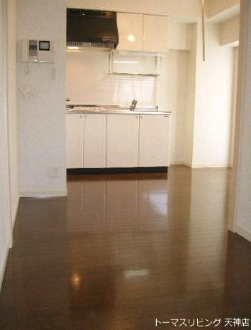 地下鉄七隈線 薬院大通駅 徒歩4分 14階建 築25年の居間写真