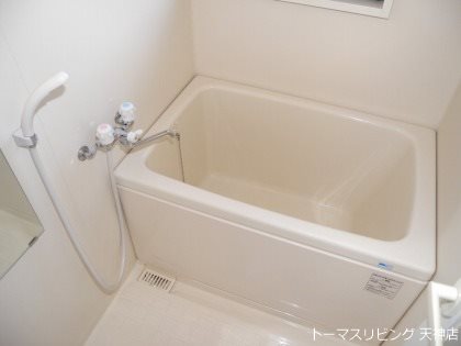 地下鉄七隈線 薬院大通駅 徒歩4分 14階建 築25年の風呂写真