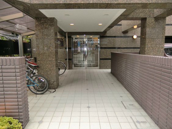 地下鉄七隈線 薬院大通駅 徒歩4分 14階建 築25年の外観写真