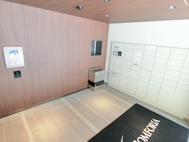エントランス　防犯カメラオートロック宅配BOXメールBOX