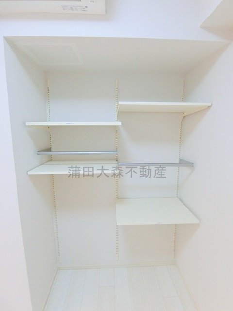 その他設備　洋室3.1帖　棚板収納
