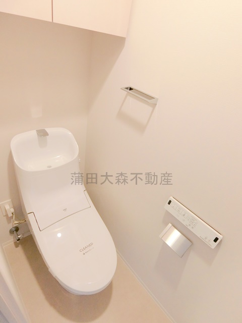 トイレ　温水洗浄便座付きのトイレ