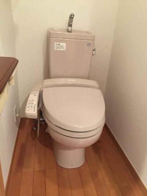 東急東横線 都立大学駅 徒歩7分 7階建 築25年のトイレ写真