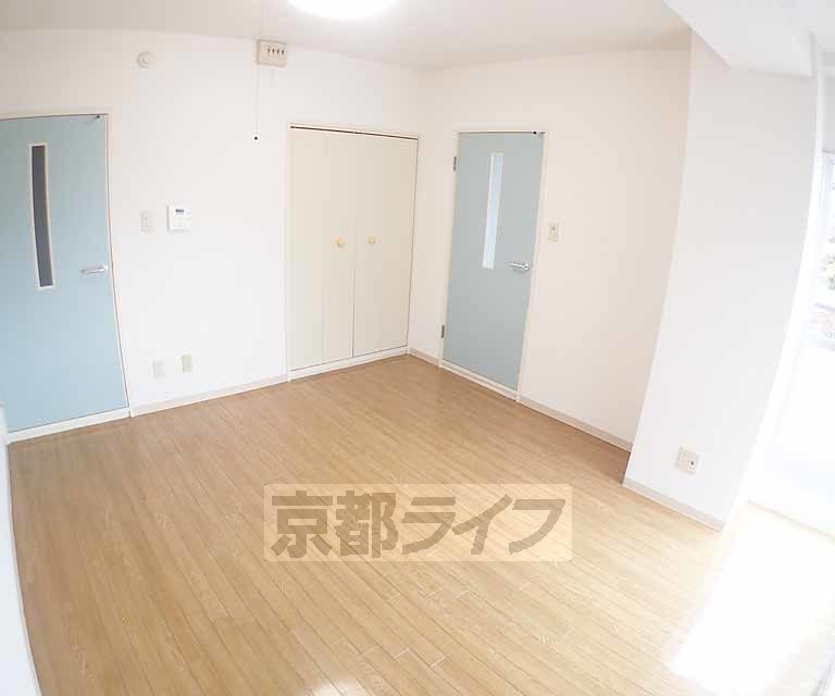 京福電鉄北野線 北野白梅町駅 徒歩18分 2階建 築37年の居間写真