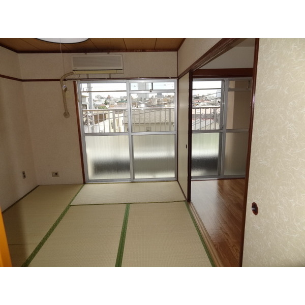佐藤第二マンションの居間写真
