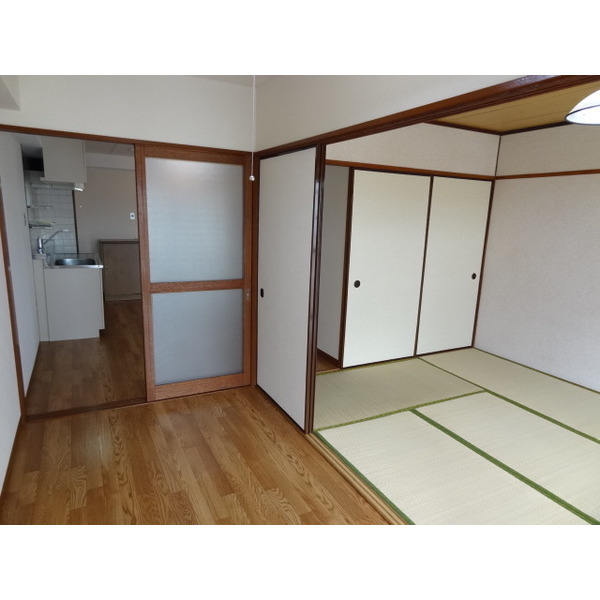佐藤第二マンションの居間写真