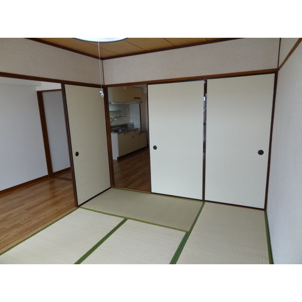 佐藤第二マンションの居間写真