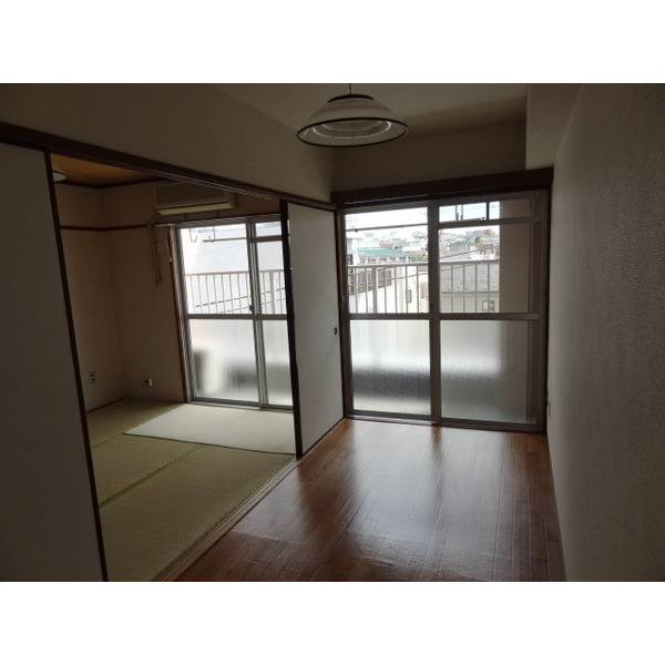 佐藤第二マンションの居間写真