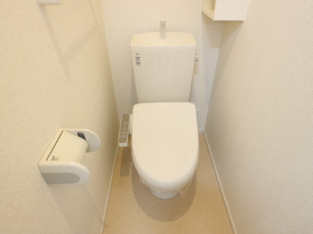 トイレ　同型モデル写真