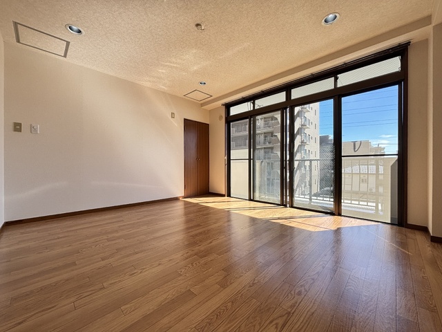 その他部屋・スペース　◇９帖の南向きの洋室◇