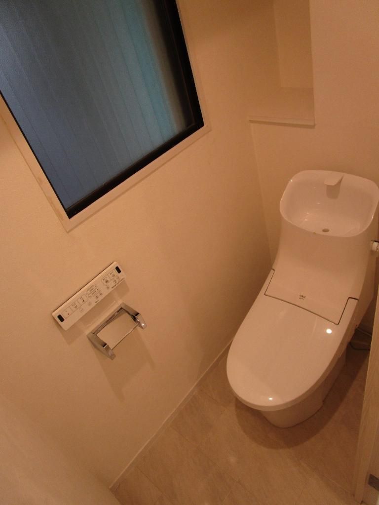 東京メトロ有楽町線 市ケ谷駅 徒歩7分 11階建 築48年のトイレ写真